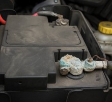 Шуба на клеммах аккумулятора